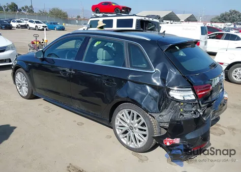 2018 Audi A3 E-Tron 1.4T Premium/1.4T Tech Premium z USA, uszkodzony, nr VIN WAUTPBFF8JA056146